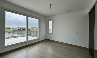 Destacado Chalet en Country Club La Providencia