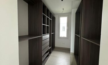 Destacado Chalet en Country Club La Providencia