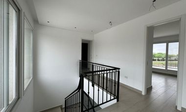 Destacado Chalet en Country Club La Providencia