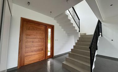 Destacado Chalet en Country Club La Providencia