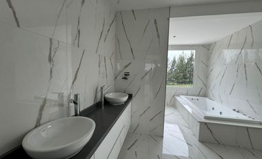 Destacado Chalet en Country Club La Providencia