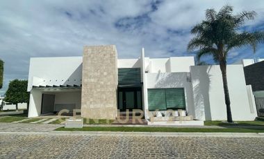 Casa residencial en venta cluster 999 Lomas de Angelópolis, Puebla.