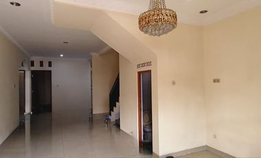 Rumah Strategis dengan Akses 3 mobil di daerah Tebet, Jakarta Selatan