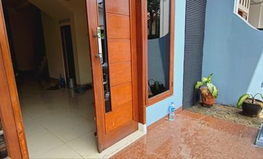 Rumah Strategis dengan Akses 3 mobil di daerah Tebet, Jakarta Selatan