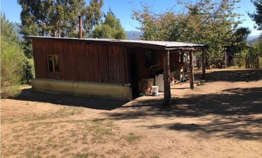 EN VENTA CHACRA CON DOS CASAS, QUINCHO Y GALPÓN CH-144