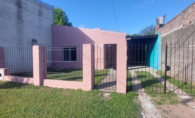Casa APTO CREDITO de 3 Amb. a la venta en Cañuelas