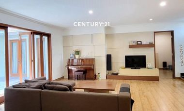 Dijual Murah Rumah Di Depan Taman Di Cluster Bagus Di Sektor 9