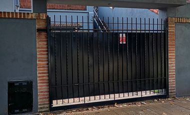CASA 3 AMBIENTES CON DEPENDENCIAS SOBRE LOTE PROPIO
