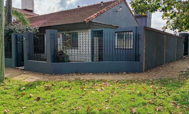 CASA 3 AMBIENTES CON DEPENDENCIAS SOBRE LOTE PROPIO