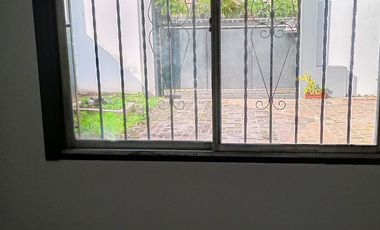 CASA 3 AMBIENTES CON DEPENDENCIAS SOBRE LOTE PROPIO