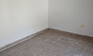 CASA 3 AMBIENTES CON DEPENDENCIAS SOBRE LOTE PROPIO