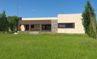 PROPIEDAD CON 3 HABITACIONES, AMPLIA Y MODERNA