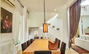 DIJUAL RUMAH MEWAH dgn BASEMENT, S.POOL di Jl DURIAN, JAGAKARSA