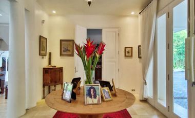 DIJUAL RUMAH MEWAH dgn BASEMENT, S.POOL di Jl DURIAN, JAGAKARSA