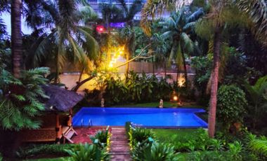 DIJUAL RUMAH LUAS, MEWAH dgn GARDEN, S.POOL di Jl KEMANG, JAKSEL