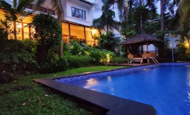 DIJUAL RUMAH LUAS, MEWAH dgn GARDEN, S.POOL di Jl KEMANG, JAKSEL