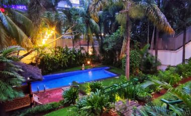 DIJUAL RUMAH LUAS, MEWAH dgn GARDEN, S.POOL di Jl KEMANG, JAKSEL