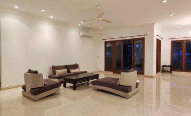 DIJUAL RUMAH LUAS, MEWAH dgn GARDEN, S.POOL di Jl KEMANG, JAKSEL