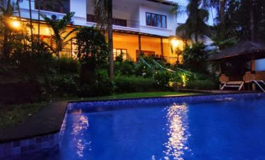 DIJUAL RUMAH LUAS, MEWAH dgn GARDEN, S.POOL di Jl KEMANG, JAKSEL