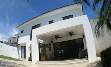 C038 - Venta Casa en Isla Mocolí Samborondon - 4 Dormitorios