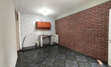 DEPTOS 2 AMBIENTES, COCINA COMEDOR, HABITACIÓN Y BAÑO.
