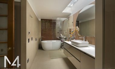 Casa amoblada en arriendo de 5 dorm. en Vitacura