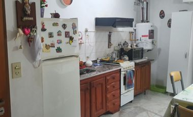 DPTO EN VENTA DE 2 AMB. EN P.B, CON COCHERA, SAN ANDRES