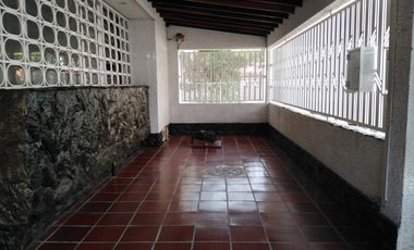 casa en venta en la riviera. Cod V17277