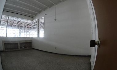 casa en venta en la riviera. Cod V17277