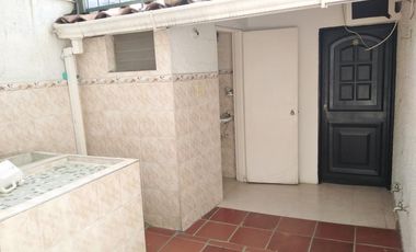 casa en venta en la riviera. Cod V17277