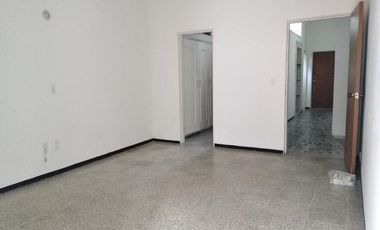 casa en venta en la riviera. Cod V17277