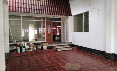 casa en venta en la riviera. Cod V17277