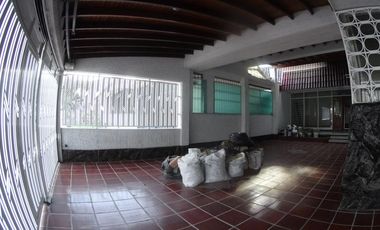 casa en venta en la riviera. Cod V17277