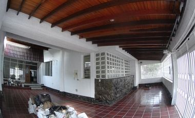 casa en venta en la riviera. Cod V17277