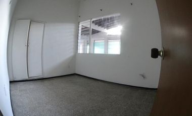 casa en venta en la riviera. Cod V17277