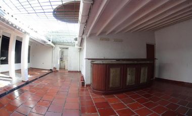 casa en venta en la riviera. Cod V17277