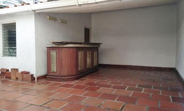 casa en venta en la riviera. Cod V17277