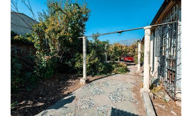 Casa en Venta en Amplio Terreno, La Reina