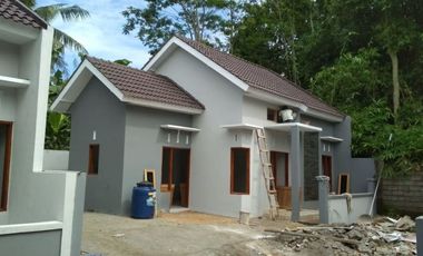 RUMAH MURAH SIAP HUNI DI SEYGAN SLEMAN BANGUNAN LUAS