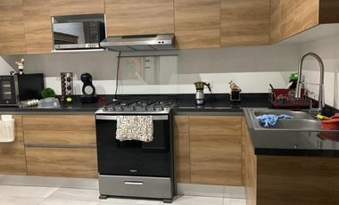 Casa Amueblada en Renta en Kings, cuarto de servicio frente a la alberca