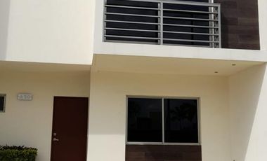 Casa Amueblada en Renta en Kings, cuarto de servicio frente a la alberca