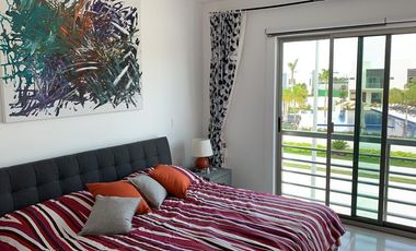 Casa Amueblada en Renta en Kings, cuarto de servicio frente a la alberca