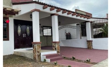 SE VENDE CASA EN LAS CUMBRES