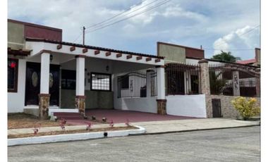 SE VENDE CASA EN LAS CUMBRES