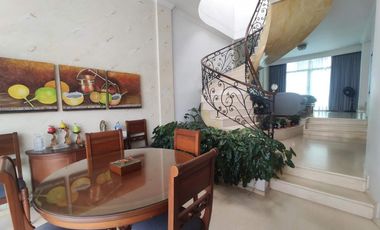 casa en venta en via tennis. Cod V18697