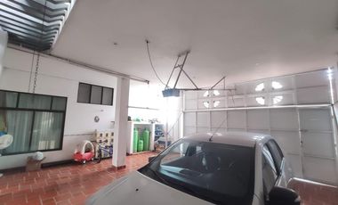 casa en venta en via tennis. Cod V18697