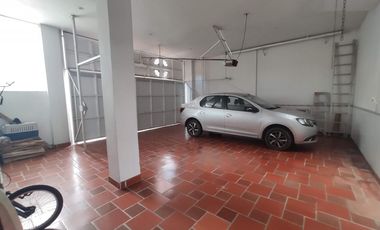 casa en venta en via tennis. Cod V18697