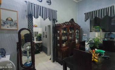 Di jual rumah + kontrakkan strategis di jalan potlot II, Jakarta selatan - Lokasi premium dan nilai investasi tinggi