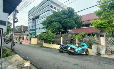 Di jual rumah + kontrakkan strategis di jalan potlot II, Jakarta selatan - Lokasi premium dan nilai investasi tinggi