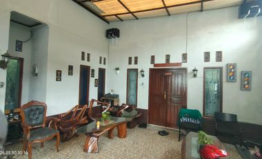 Di jual rumah + kontrakkan strategis di jalan potlot II, Jakarta selatan - Lokasi premium dan nilai investasi tinggi